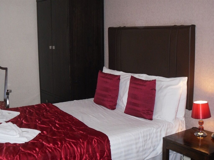 Bedroom 2, Richmond Hotel, North Somerset