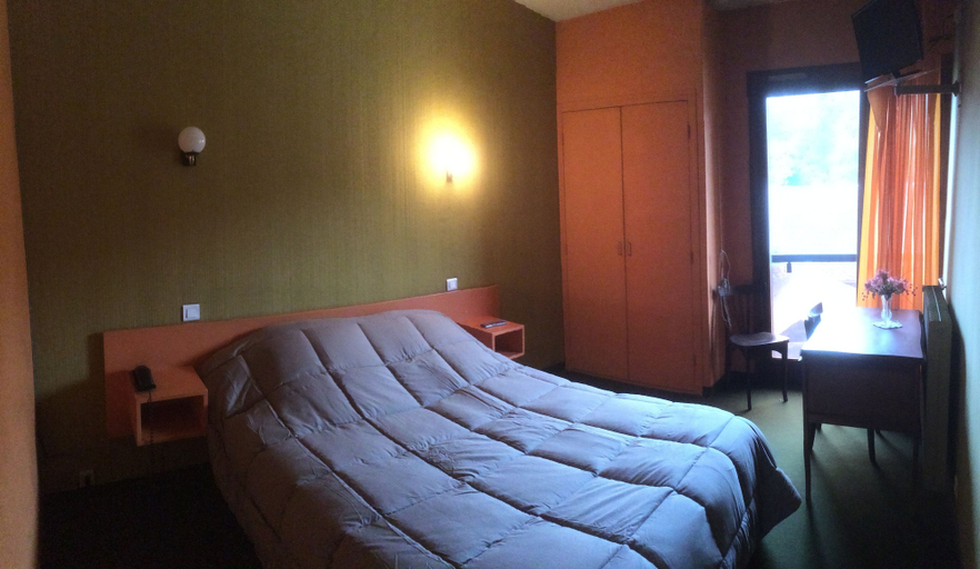 Bedroom 3, L'Agapanthe, Aveyron