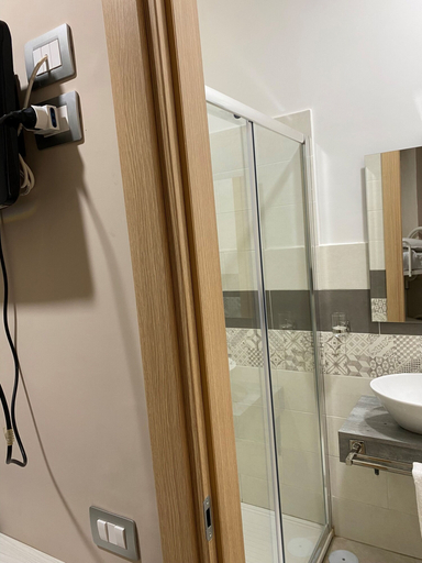Bathroom 4, Hotel Poker, Napoli