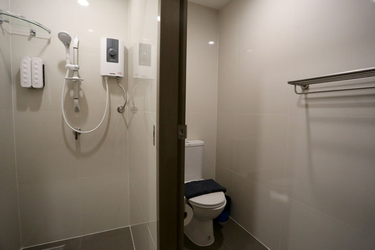 Bathroom 5, Bangkok Oasis Hotel, Ratchathewi
