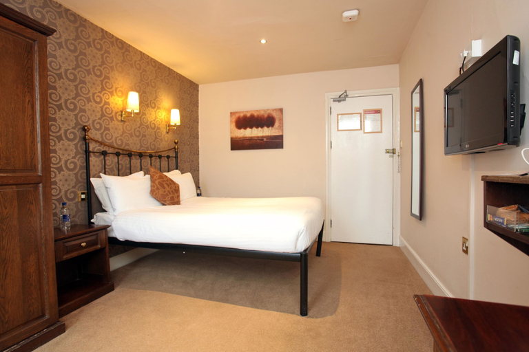 Bedroom 2, White Hart, Andover by Marston's Inns, Hampshire