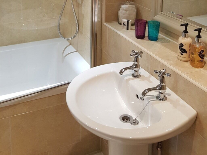 Bathroom 4, The Natterjack Inn, Somerset