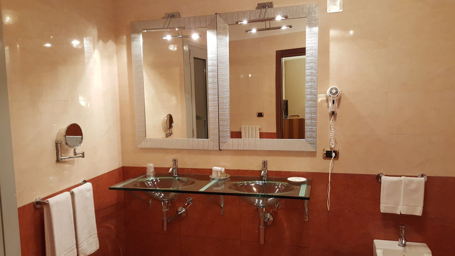 Bathroom 5, Hotel Villa Traiano, Benevento