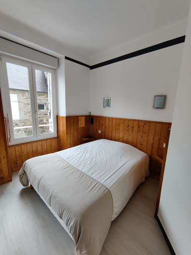 Bedroom 2, Hôtel Saint-Pierre, Manche
