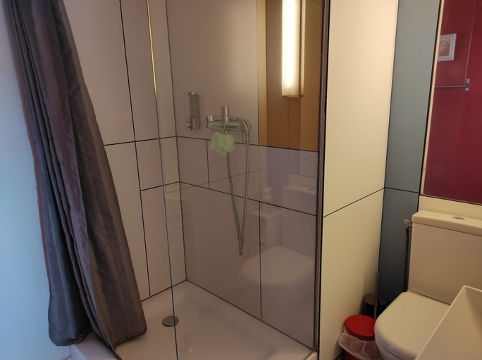 Bathroom 5, Homestay Le Corbusier 5 ieme Rue, Loire