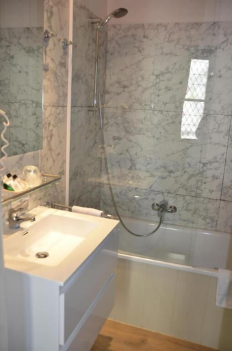 Bathroom 4, Ter Brughe, West-Vlaanderen