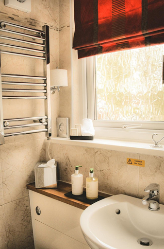 Bathroom 4, West End Guest House, North Yorkshire