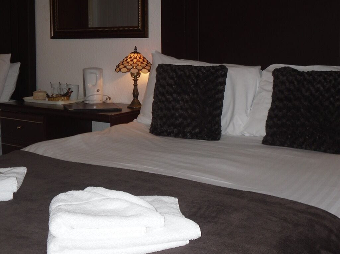 Bedroom 5, Richmond Hotel, North Somerset