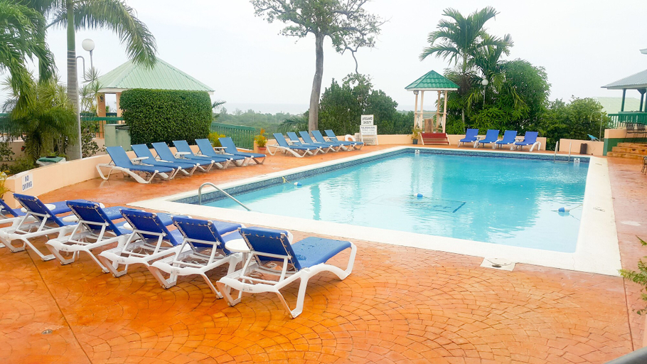 Sport & Beauty, 2 Bed Apt with Balcony at Runaway Bay