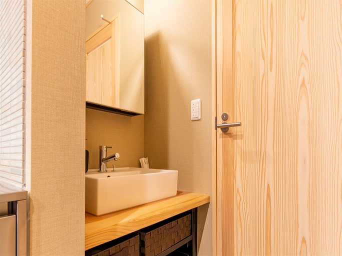 Bathroom 4, Yadoya Iroha, Taitō
