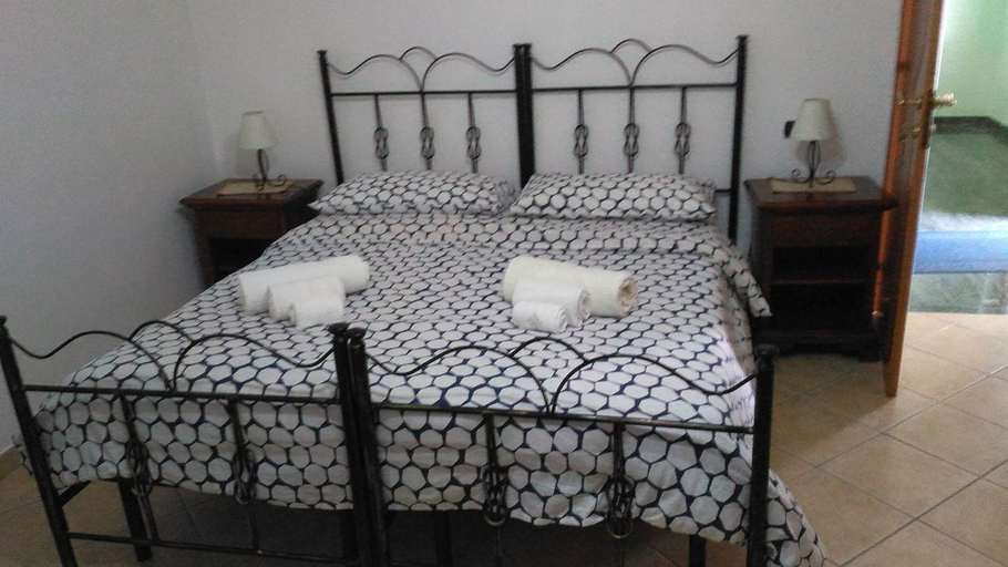 Bedroom 2, B&B Sole Del Pollino, Potenza