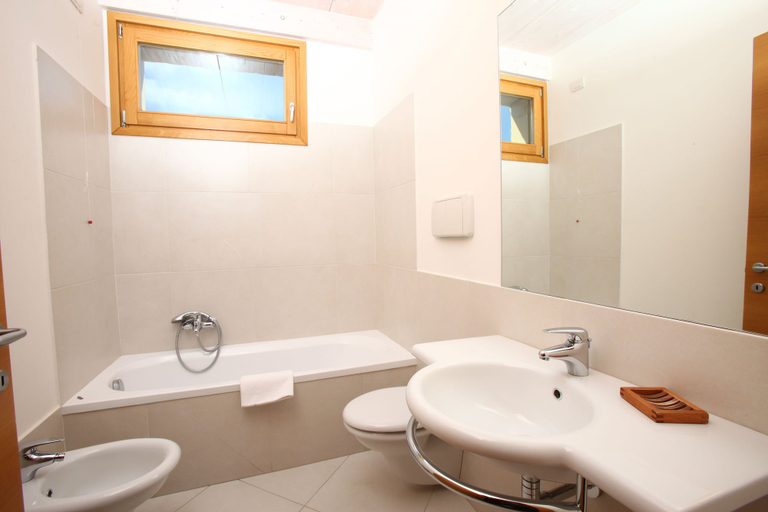 Bathroom 5, Castello di Monterado, Ancona