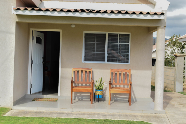 Exterior & Views 2, Caymanas Adrian's Vacation House