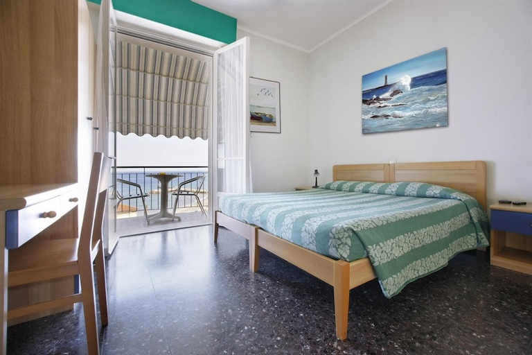 Bedroom 2, Albergo Teresa, Savona