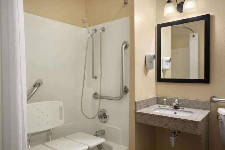 Bathroom 4, Super 8 by Wyndham Mattoon, Coles