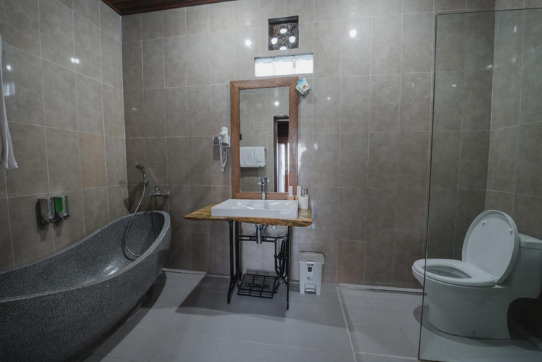 Bathroom 3, Daphila Cottage, Klungkung