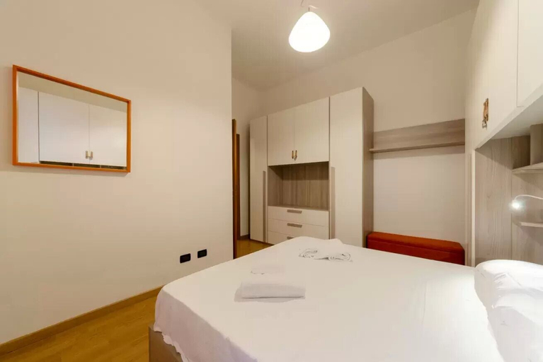 Bedroom 5, JOIVY Elegant Flat near Seaside, Genova