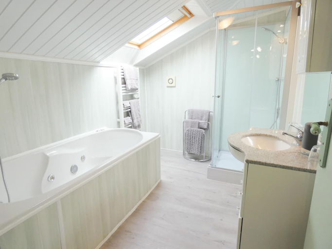 Bathroom 5, Chambres d'Hôtes de Poumatan, Landes