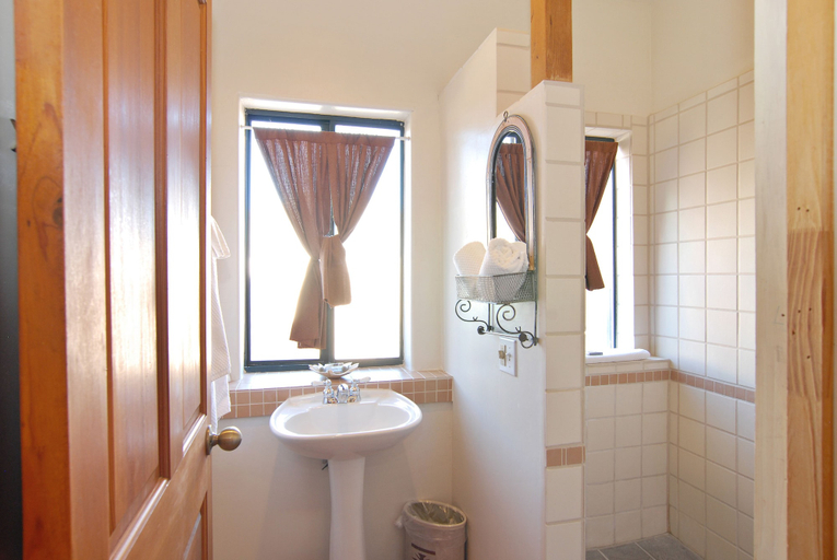 Bathroom 4, Borrego Valley Inn, San Diego
