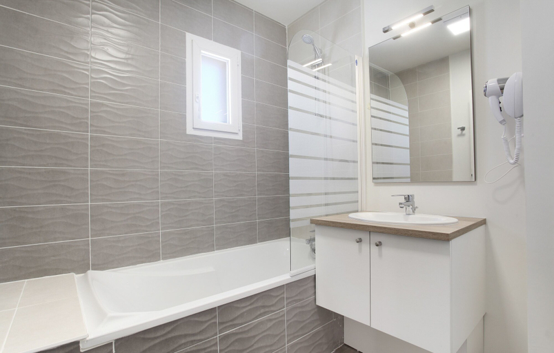 Bathroom, Résidence Odalys Fleur de Sel, Gard