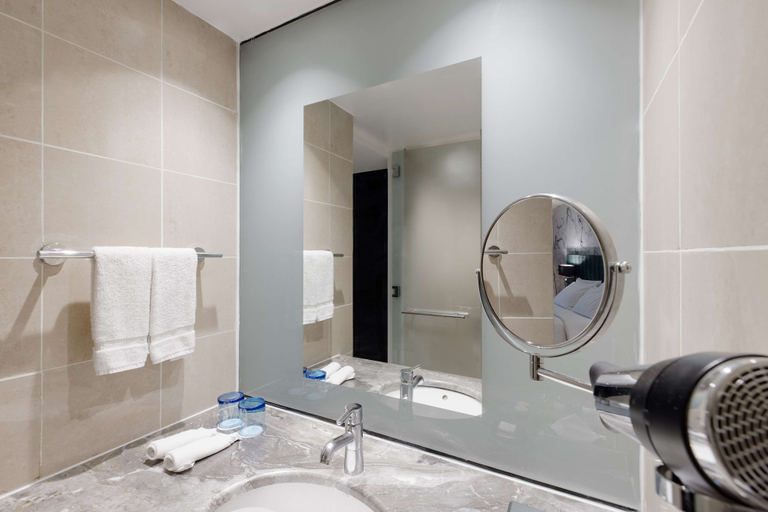 Bathroom 5, Radisson Blu Anchorage Hotel, Lagos, V.I., Eti-Osa