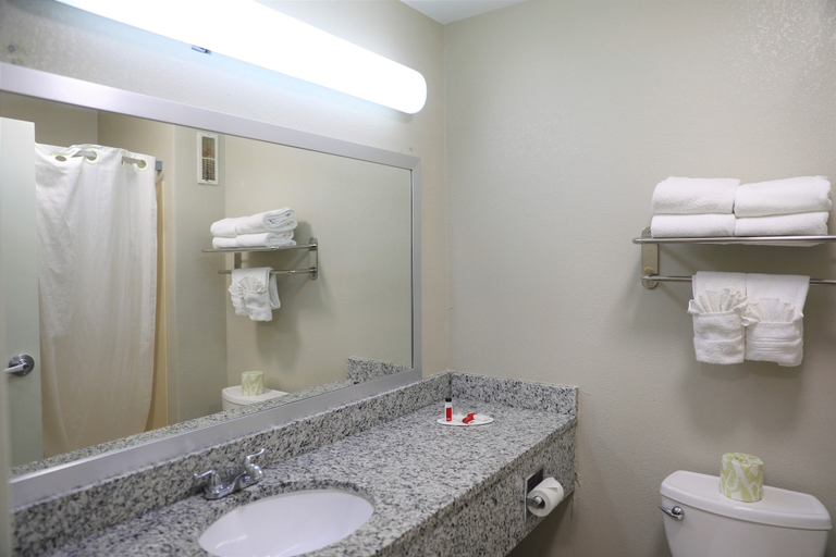 Bathroom 4, Sleep Inn, Prince William