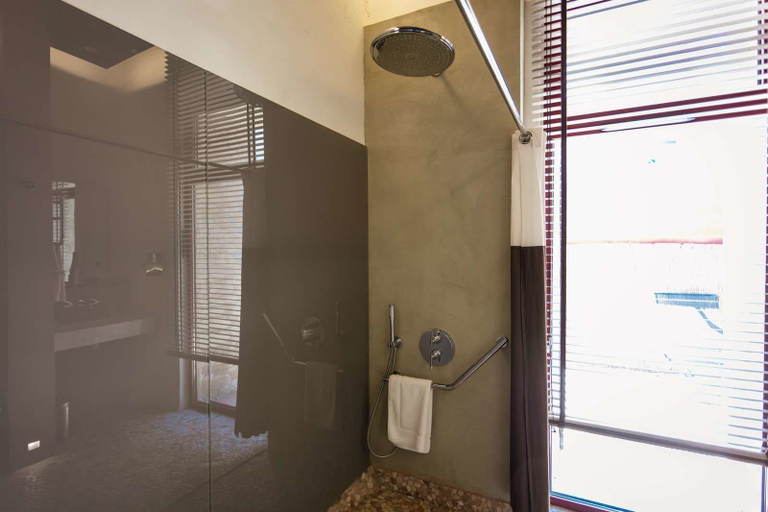 Bathroom 5, Domaine Riberach – Hôtel 4* - Restaurant gastronomique - Spa - Piscine - Vignoble, Pyrénées-Orientales