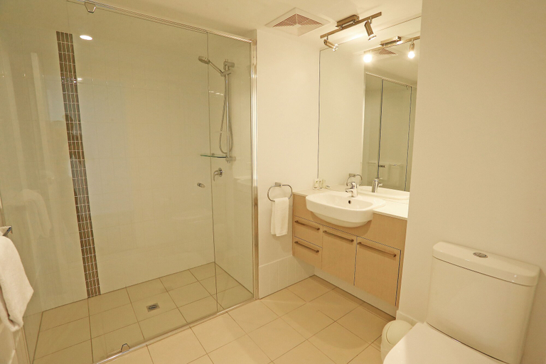 Bathroom 5, Q Resorts Paddington, City