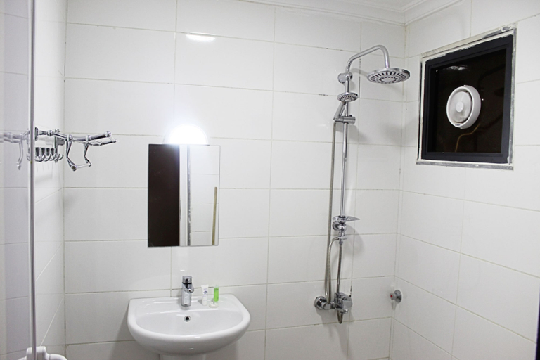 Bathroom 4, Holiday aqaba hotel, Aqaba