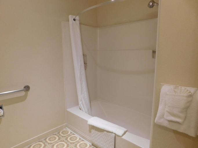 Bathroom 4, Pacific Gardens Inn, Monterey