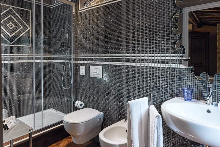 Bathroom 5, Villa Volpi, Lucca