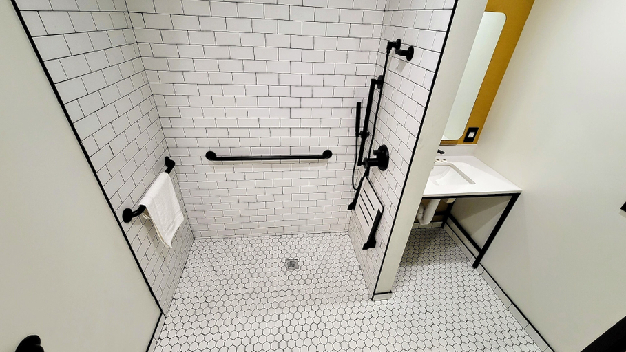 Bathroom 3, Bell Vista Motel, Los Angeles