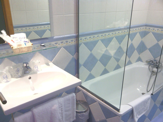 Bathroom 4, Hotel Goya, Sevilla