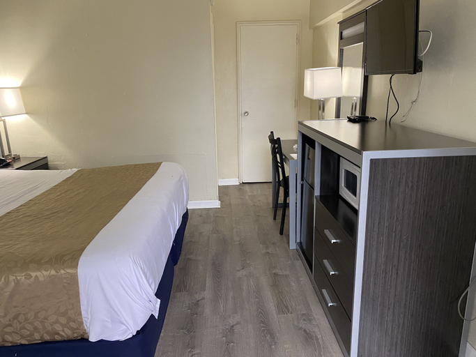 Bedroom 3, Red Carpet Inn & Suites, Atlantic