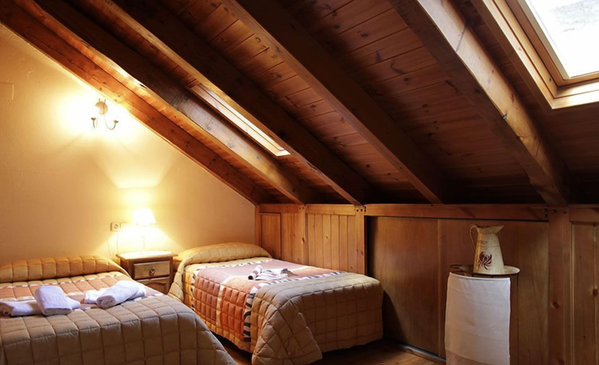 Bedroom 2, Apartaments La Llucana, Lleida