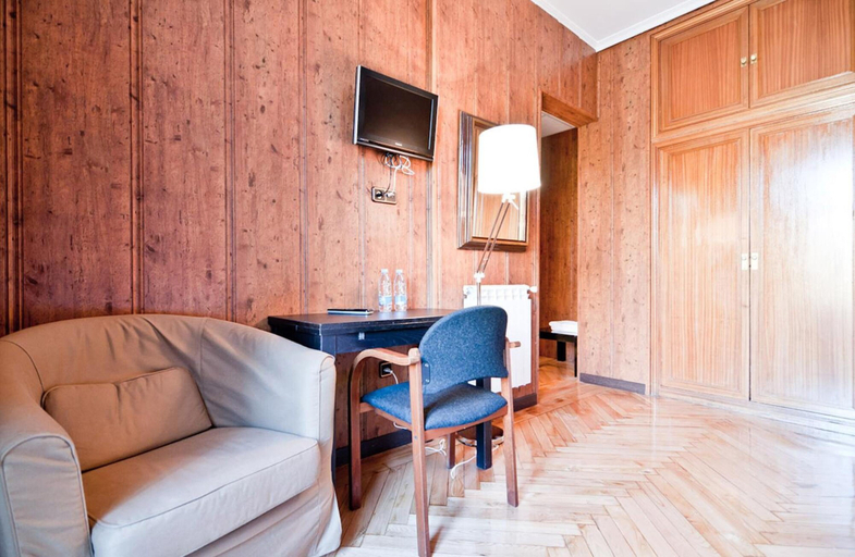 Others 5, Hostal Asuncion, Madrid