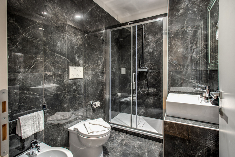 Bathroom 5, Hotel 87 Eighty seven, Roma