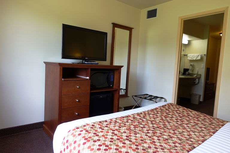 Bedroom 3, Super 8 by Wyndham Caraquet, Gloucester
