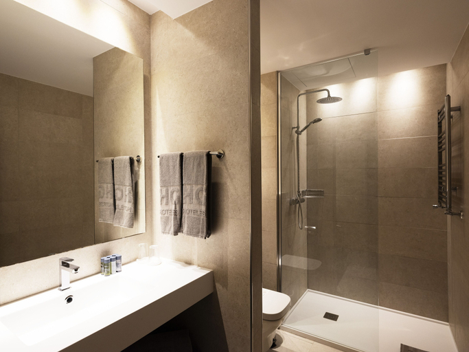 Bathroom 5, HG City Suites Barcelona, Barcelona
