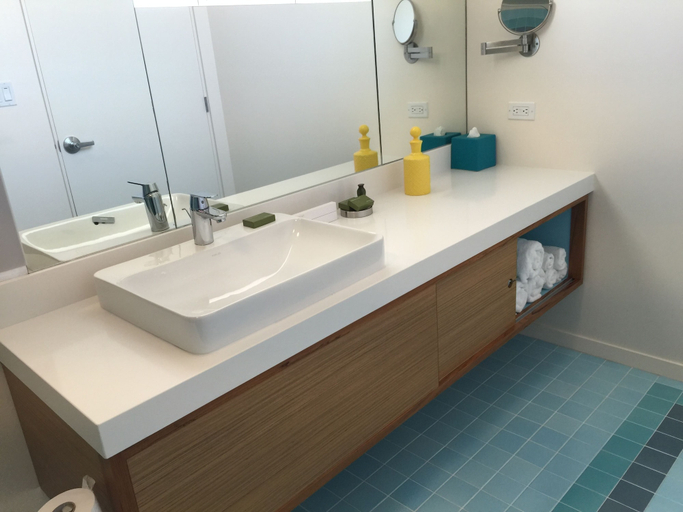 Bathroom 4, Beverly Laurel Hotel at West Hollywood, Los Angeles