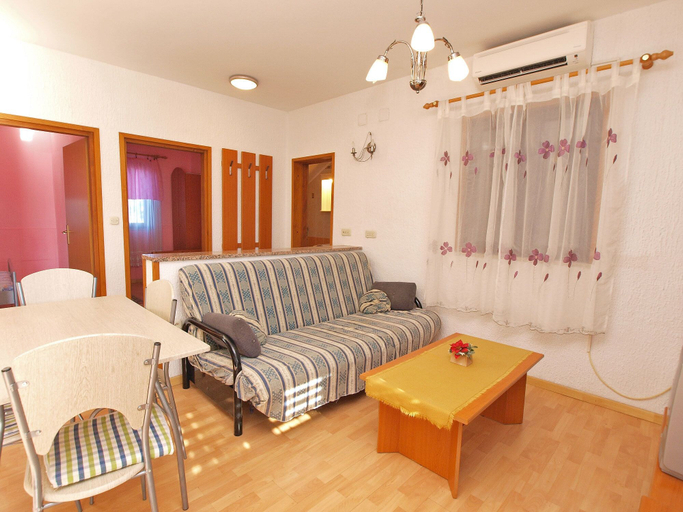 Bedroom 2, Apartment 879, Poreč