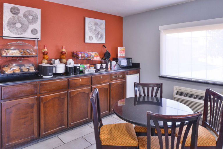 Food & Drinks 5, Americas Best Value Inn Batesville, Panola
