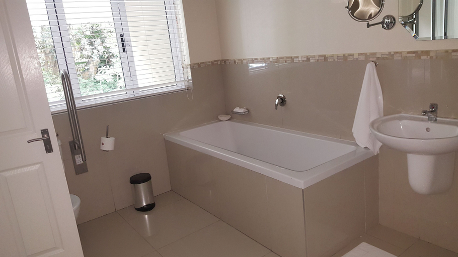 Bathroom 5, Cinnamon Boutique, Eden