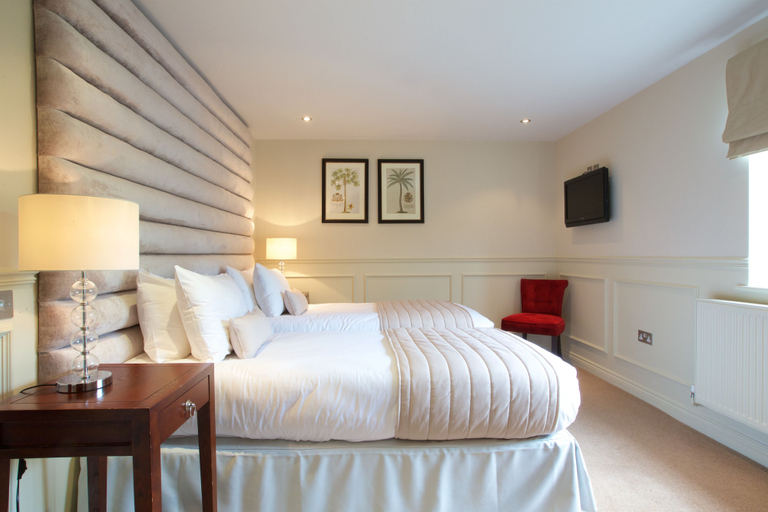 Bedroom 2, The Talbot Inn, Surrey