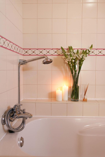 Bathroom 4, Quinta Amarela, Nazaré