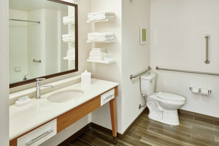 Bathroom 4, Hampton Inn & Suites Oahu/Kapolei, Honolulu