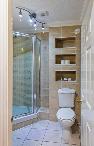 Bathroom 4, Rogerthorpe Manor Hotel, Wakefield