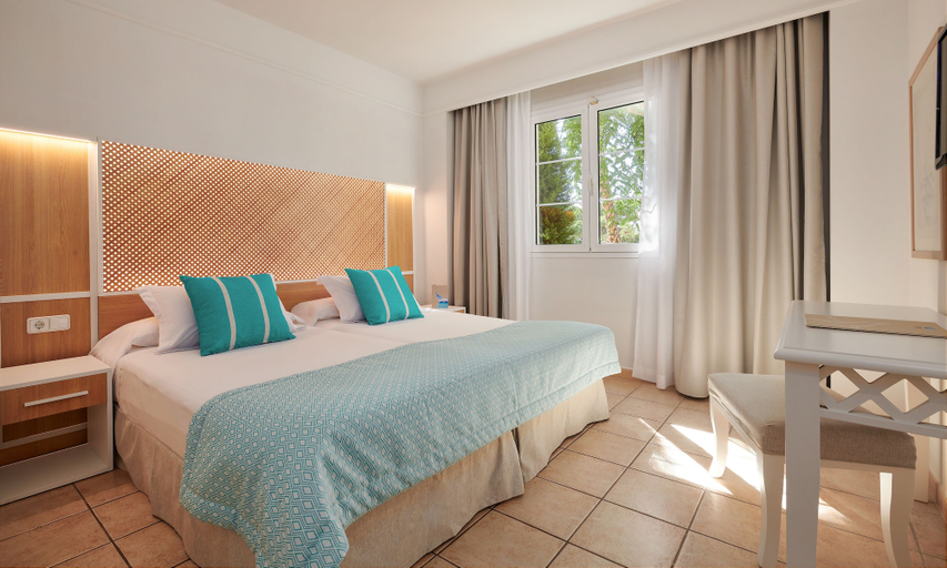 Bedroom 3, Grupotel Club Turquesa Mar, Baleares
