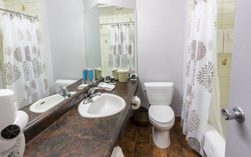 Bathroom 4, Québec Inn par JARO, Communauté-Urbaine-de-Québec