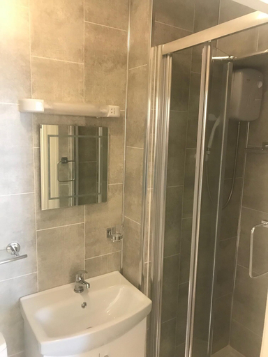 Bathroom 5, Atlantis, Torbay